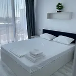 Апартаменты Aquazure Studio